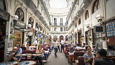 Überdurchschnittlich steigen in der Türkei beispielsweise die Preise in den Cafés und Restaurants. (Bild Photo Oz/Shutterstok)